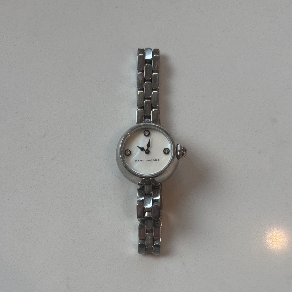Marc Jacobs Metallic Silver Bracelet Watch 8$
